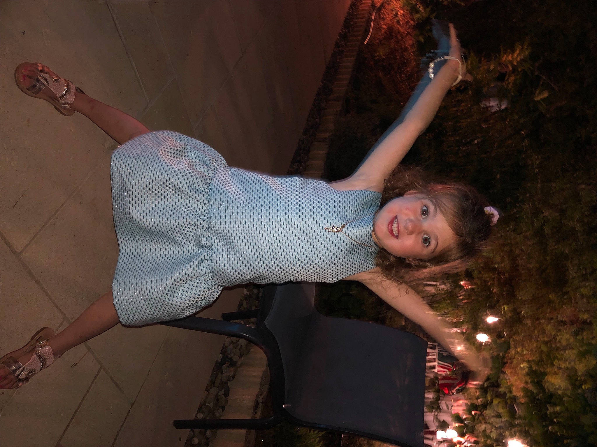 Gabrielle participe au concours pour gagner de l'argent avec cette photo : darkness, elbow, event, fashion_design, flash_photography, flesh, fun, happy, human_leg, joy, knee, long_hair, midnight, performance_art, person, sandal, smile, standing, thigh, tree