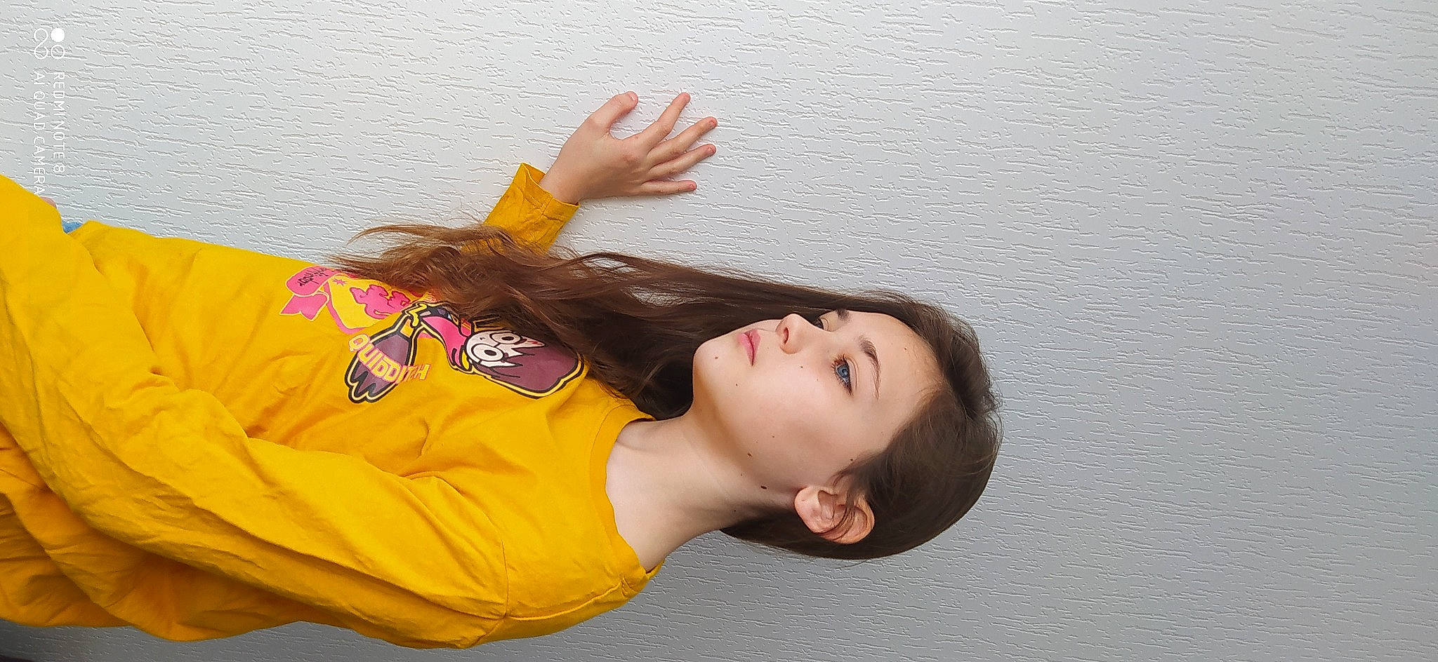 Kassydee a rejoint le concours — aidez-le/la à gagner de superbes lots ! abdomen, child, comfort, ear, elbow, eyelash, fashion_accessory, finger, gesture, hand, happy, human_body, human_leg, long_hair, neck, person, shoulder, skin, sleeve, waist