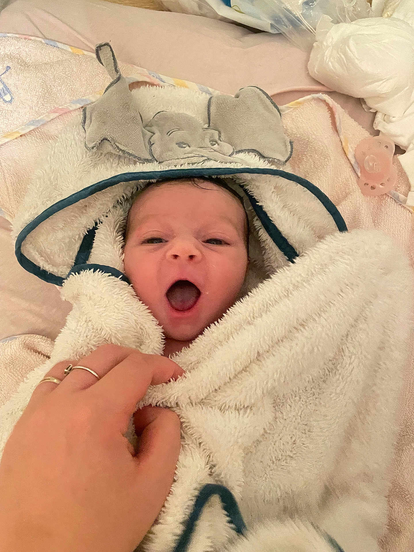 Eden participe au concours pour gagner de l'argent avec cette photo : newborn, baby, towel, elephant_hood, yawning, hand, blanket, bed, pacifier, soft, cute, infant, wrapped, skin, person, sleepy, cozy, pink, white, comfort