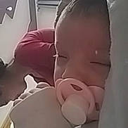 Anfal a rejoint le concours — aidez-le/la à gagner de superbes lots ! baby, pacifier, sleeping, person, indoor, face, closeup, blanket, head, rest, toddler, child, soft, candid, portrait, human, cozy, bed, comfort, blurred_background