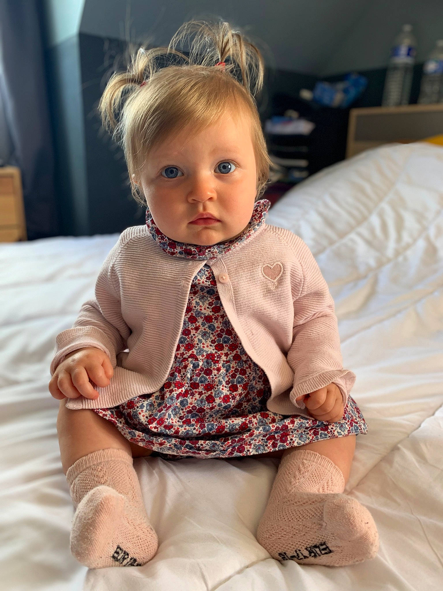 Anaé a rejoint le concours — aidez-le/la à gagner de superbes lots ! baby, baby_toddler_clothing, comfort, dress, embellishment, flash_photography, flooring, hair, happy, iris, leg, mammal, neck, necklace, pattern, person, product, skin, sleeve, sock