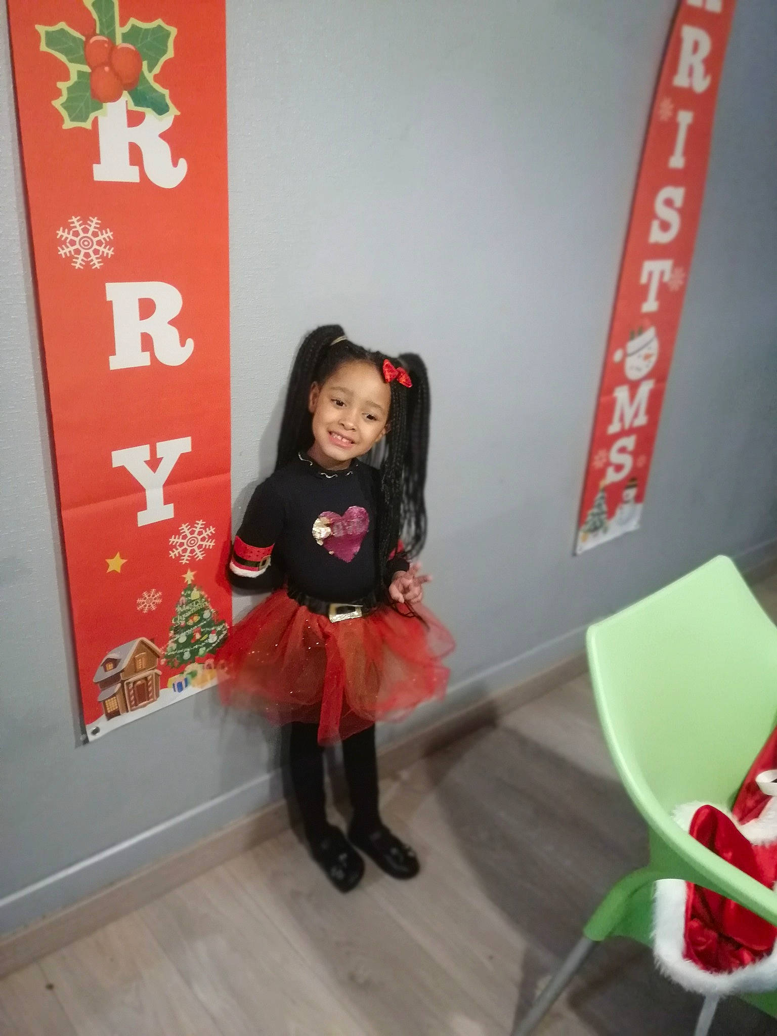 Oraiah participe au concours pour gagner de l'argent avec cette photo : carmine, chair, child, event, flooring, happy, joy, logo, magenta, person, red, room, sleeve, smile, sock, standing, toddler