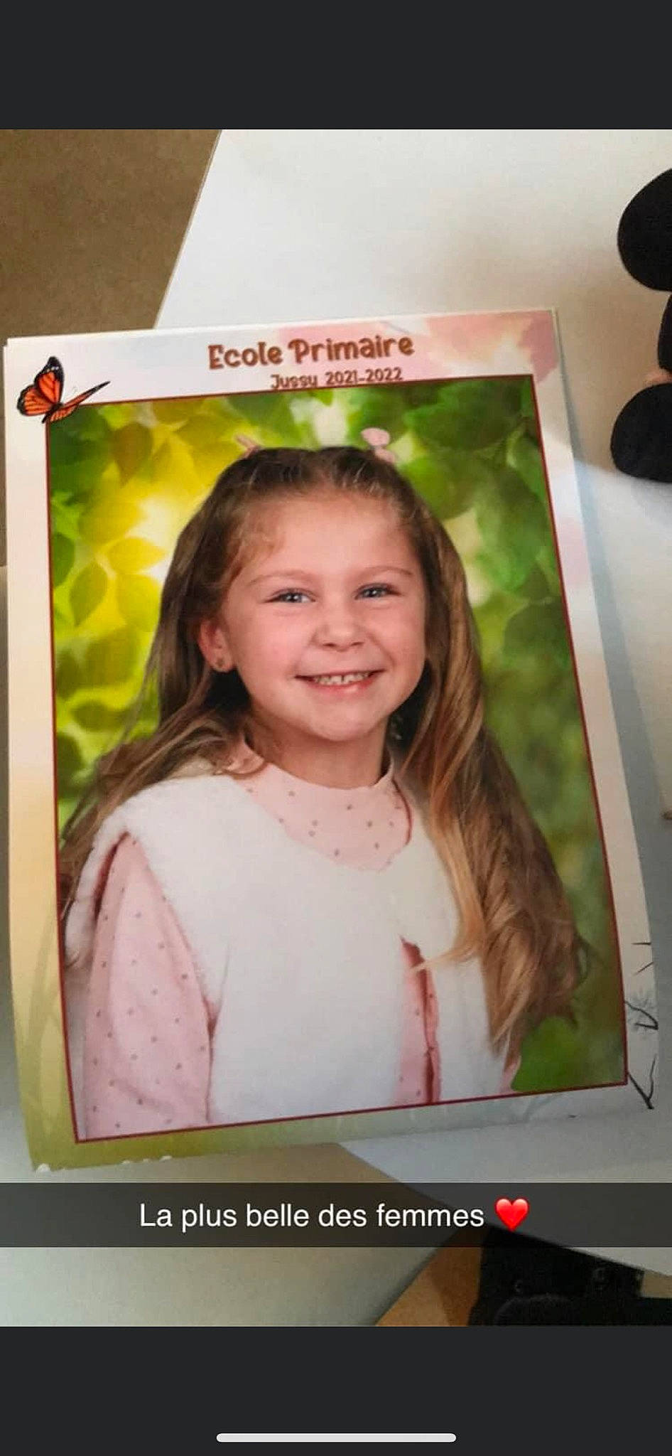 Ilona participe au concours pour gagner de l'argent avec cette photo : beauty, blond, child, design, facial_expression, flash_photography, fun, hairstyle, happy, joy, organ, pattern, person, photo_caption, photograph, picture_frame, pink, product, room, smile