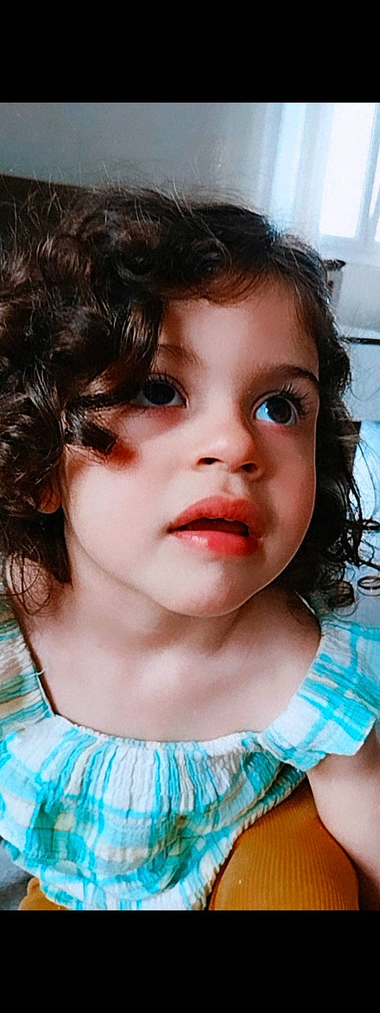 Satenik participe au concours pour gagner de l'argent avec cette photo : azure, blue, cheek, chin, ear, eye, eyebrow, eyelash, forehead, green, hair, happy, head, iris, jaw, lip, mouth, neck, nose, person