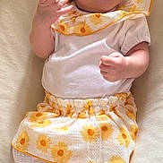 Rose Kayliah participe au concours pour gagner de l'argent avec cette photo : baby, baby_fashion, child, cozy, cushion, cute, happy, indoors, infant, knit_socks, lying_down, newborn, portrait, small_hands, smiling, soft_fabric, sunflower_pattern, white_background, white_clothing, white_hat