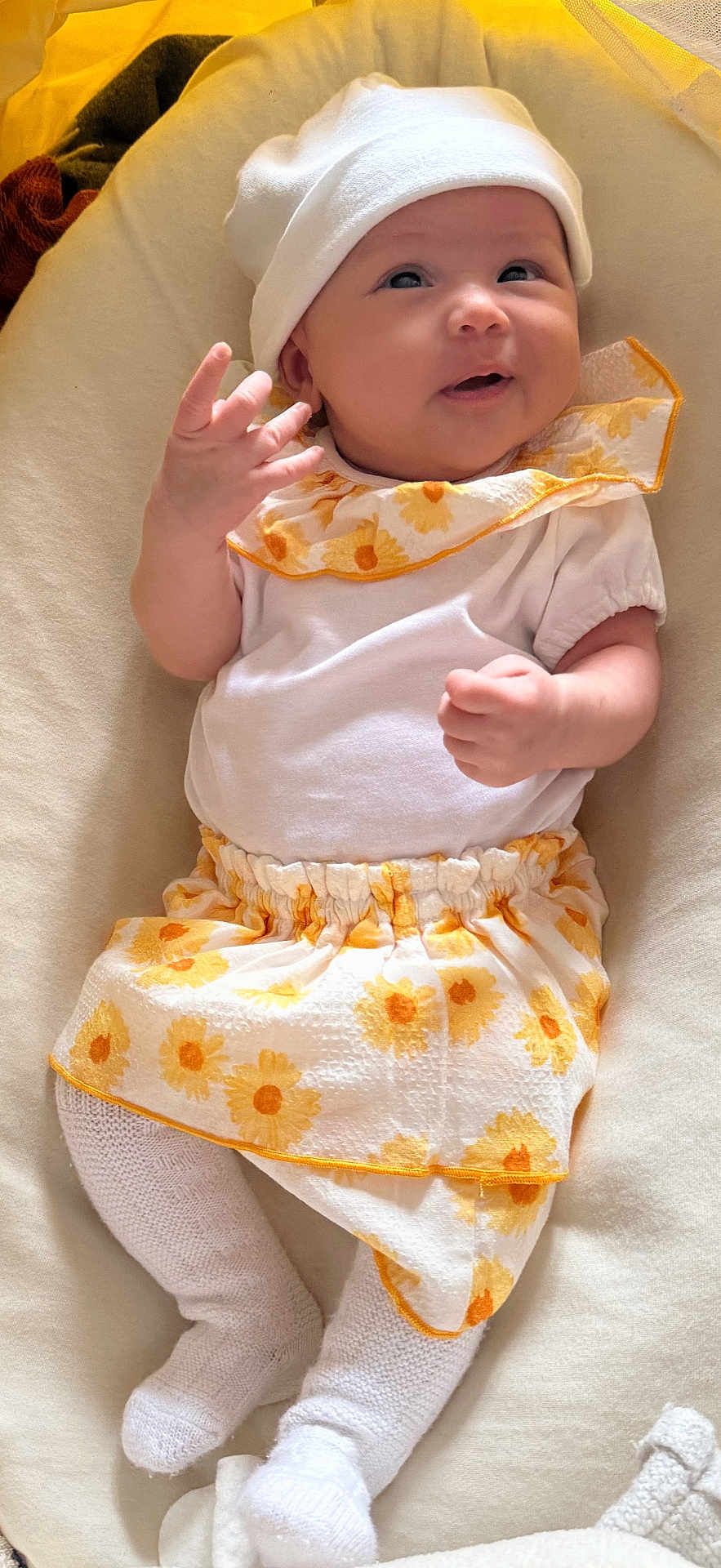 Rose Kayliah participe au concours pour gagner de l'argent avec cette photo : baby, baby_fashion, child, cozy, cushion, cute, happy, indoors, infant, knit_socks, lying_down, newborn, portrait, small_hands, smiling, soft_fabric, sunflower_pattern, white_background, white_clothing, white_hat