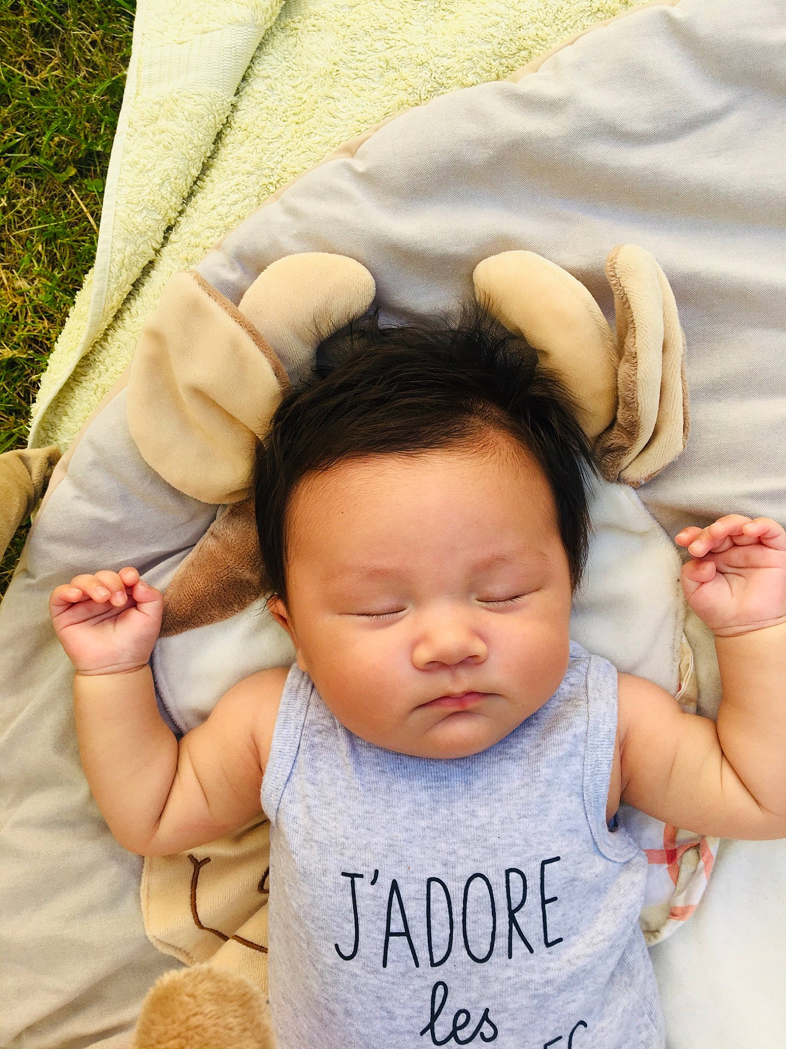 Gabin participe au concours pour gagner de l'argent avec cette photo : baby_toddler_clothing, cheek, chin, comfort, ear, eye, face, facial_expression, hair, head, human, human_body, joint, lip, nose, person, photograph, product, skin, textile