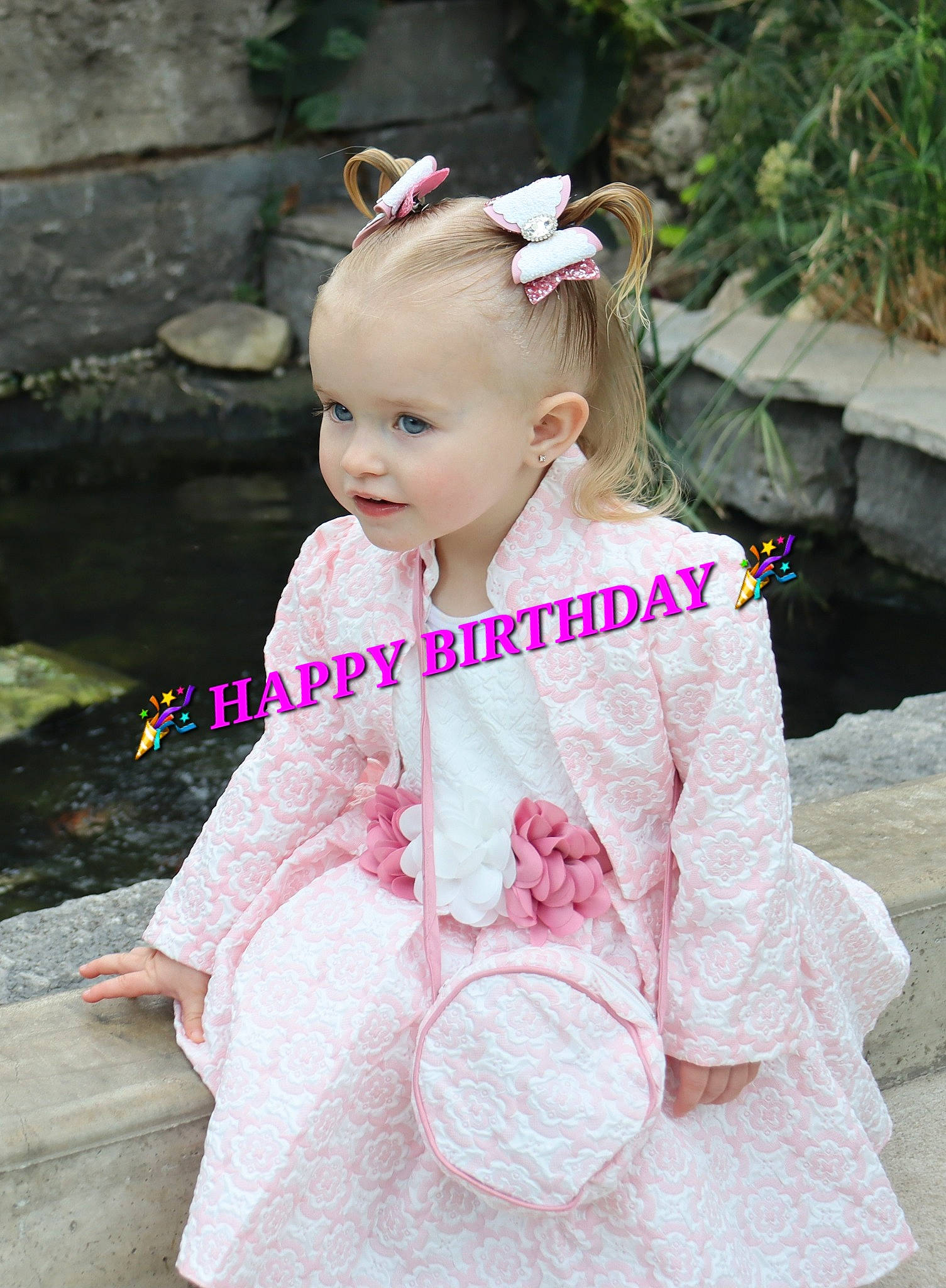 Khaleecy a rejoint le concours — aidez-le/la à gagner de superbes lots ! baby, baby_toddler_clothing, beauty, child, costume, dress, fashion_accessory, grass, happy, headband, headpiece, jewellery, magenta, pattern, person, pink, plant, sitting, sleeve, toddler