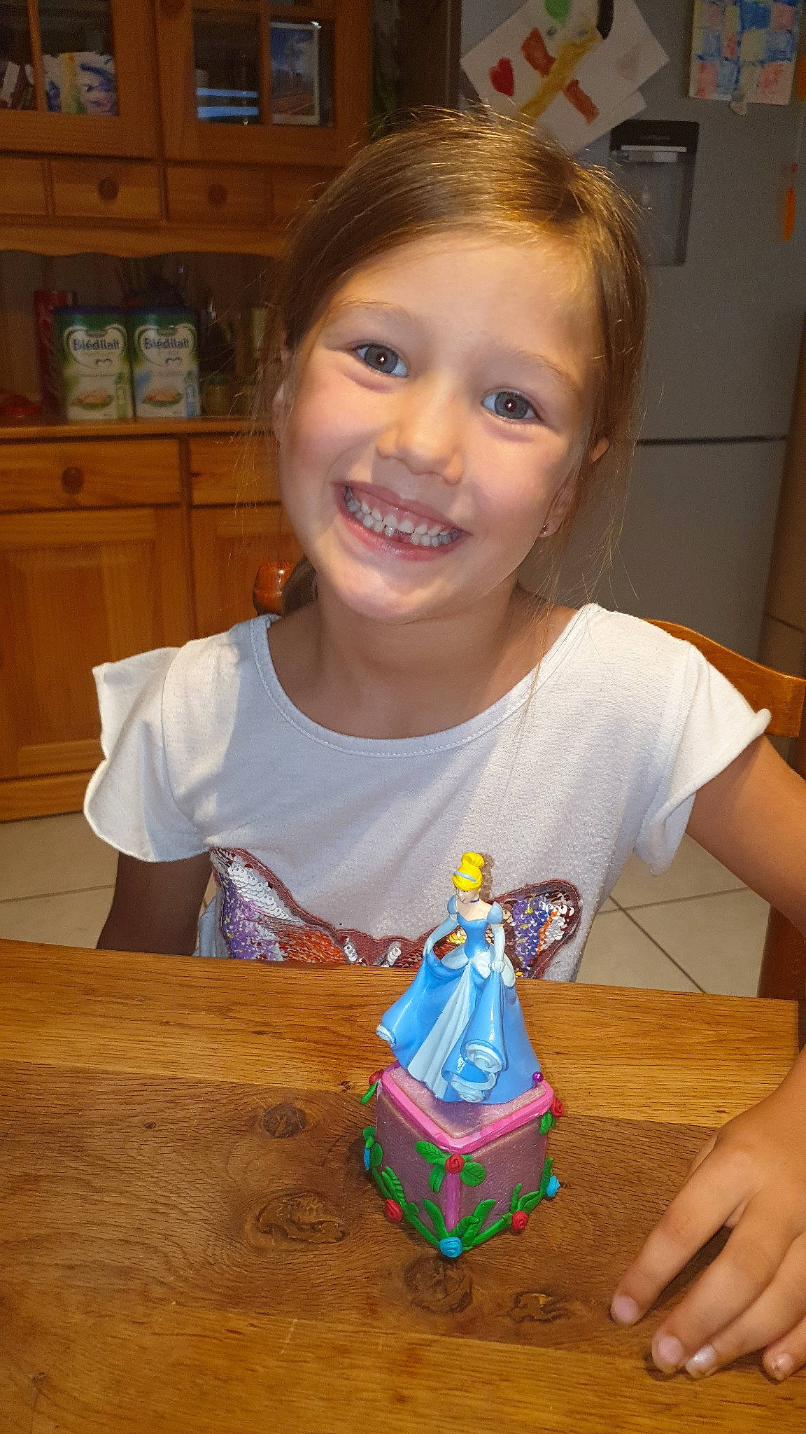 Laura a rejoint le concours — aidez-le/la à gagner de superbes lots ! birthday, buttercream, cake, child, icing, joy, person, play, toddler, toy