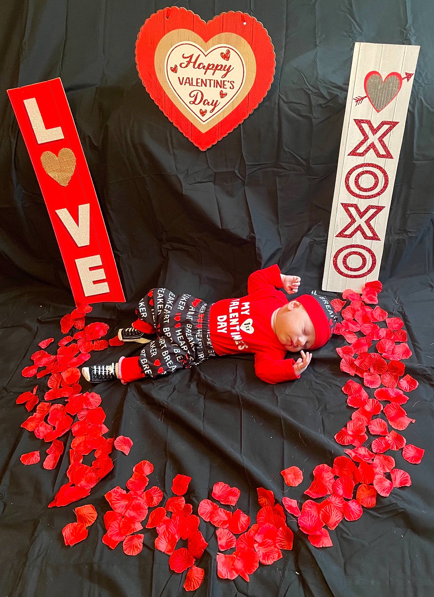 Paul is registered to the contest to win money with this photo: advertising, brand, carmine, coquelicot, event, fashion_accessory, font, headwear, holiday, logo, orange, organ, pattern, person, petal, red, sleeve, still_life_photography, symbol