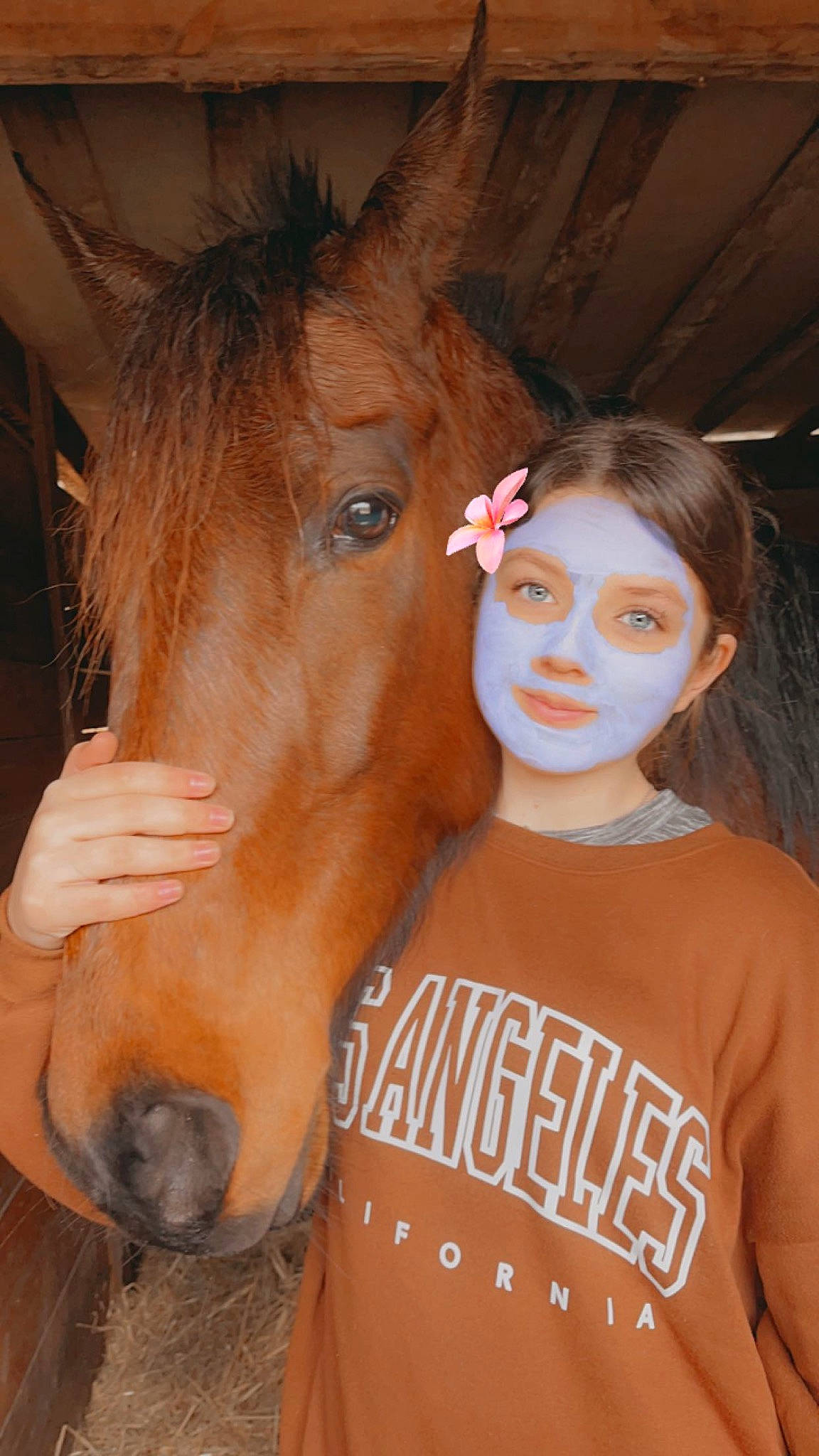 Inès a rejoint le concours — aidez-le/la à gagner de superbes lots ! bridle, eyebrow, eyelash, happy, horse, horse_supplies, horse_tack, human_body, iris, lip, liver, livestock, mammal, mane, organ, pack_animal, person, rein, smile, sorrel