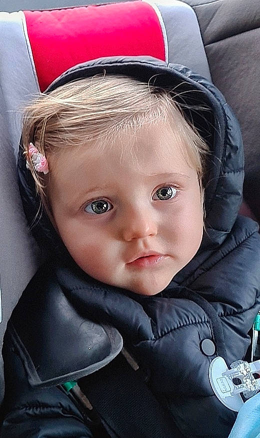 Ghjulia a rejoint le concours — aidez-le/la à gagner de superbes lots ! cheek, chin, cool, eye, eyebrow, eyelash, facial_expression, fashion, flash_photography, hairstyle, headgear, iris, lip, material_property, nose, outerwear, person, product, skin, toddler