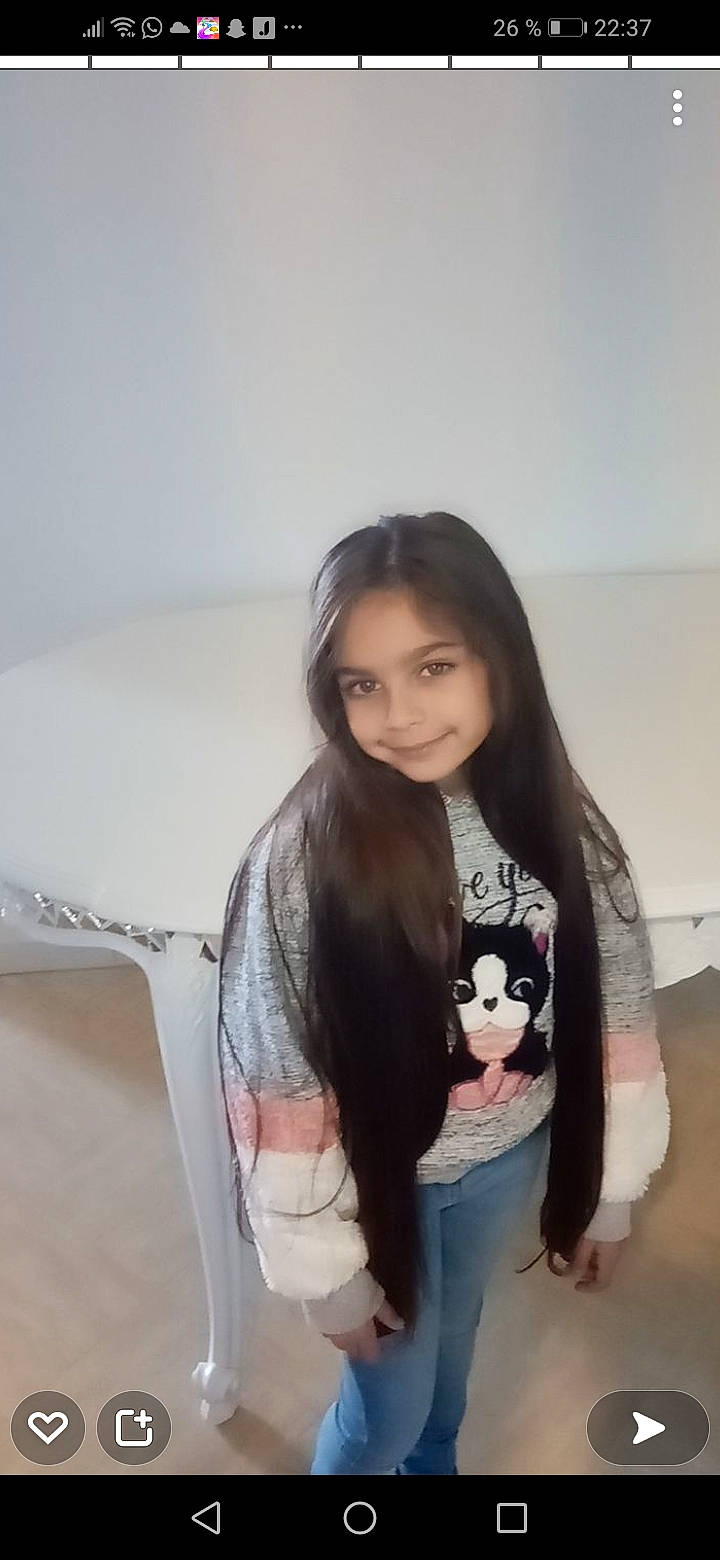 Isabelle participe au concours pour gagner de l'argent avec cette photo : black_hair, eye, eyebrow, face, fashion_design, hair, happy, head, joy, lip, long_hair, neck, outerwear, person, shoulder, skin, sleeve, smile, street_fashion, t_shirt