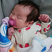 Ambre participe au concours pour gagner de l'argent avec cette photo : baby, sleeping, pacifier, blanket, onesie, strawberry_pattern, infant, cozy, cute, peaceful, child, indoors, soft, resting, portrait, newborn, comfort, clothing, toddler, face