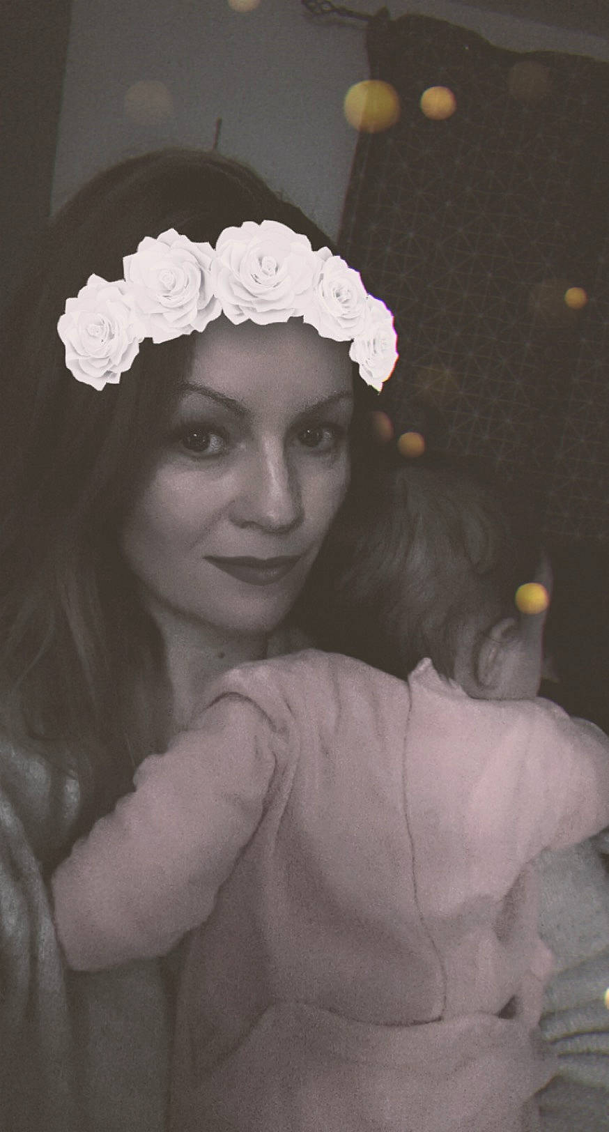 Amëlia participe au concours pour gagner de l'argent avec cette photo : black_hair, bridal_accessory, chin, eye, eyebrow, facial_expression, flash_photography, flower, gesture, happy, headband, headgear, headpiece, joy, lip, long_hair, monochrome_photography, mouth, person, petal