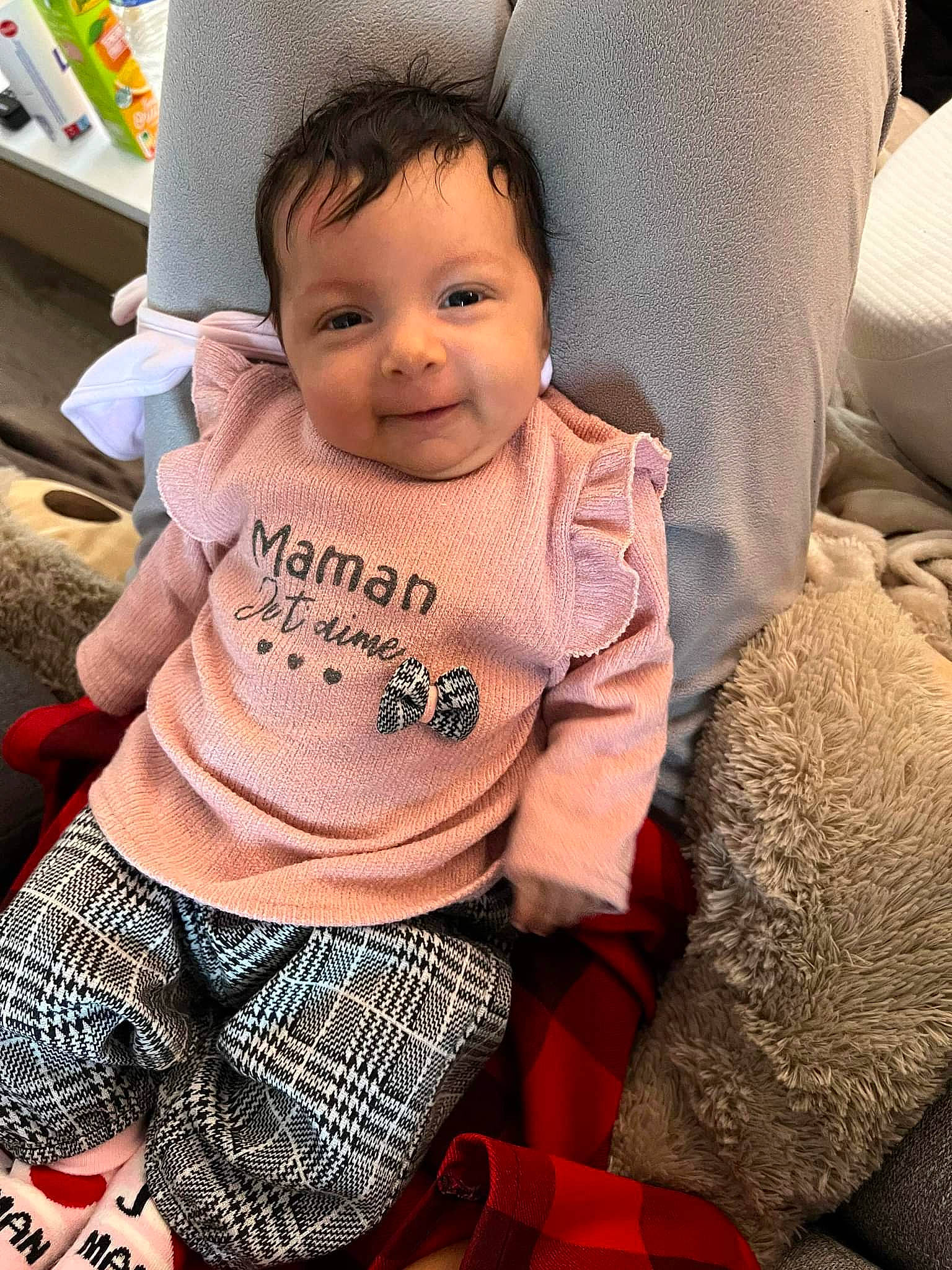 Elena a rejoint le concours — aidez-le/la à gagner de superbes lots ! baby, baby_toddler_clothing, cheek, child, comfort, cool, finger, happy, mammal, mouth, neck, nose, person, product, skin, sleeve, smile, t_shirt, textile, toddler