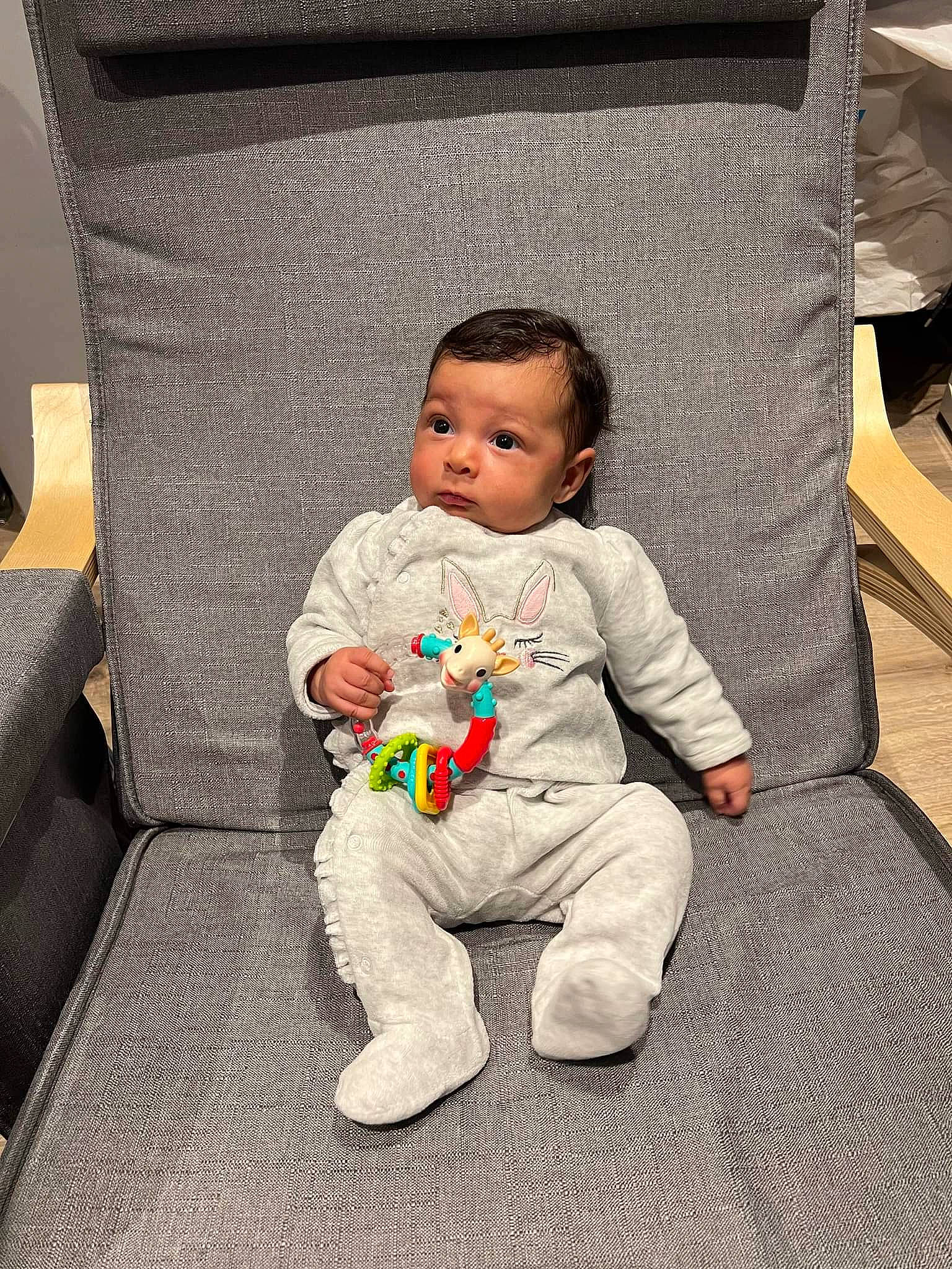 Elena participe au concours pour gagner de l'argent avec cette photo : baby, baby_products, baby_toddler_clothing, beauty, cheek, child, comfort, couch, eye, facial_expression, flooring, hairstyle, mammal, outerwear, people, person, sitting, skin, sleeve, textile