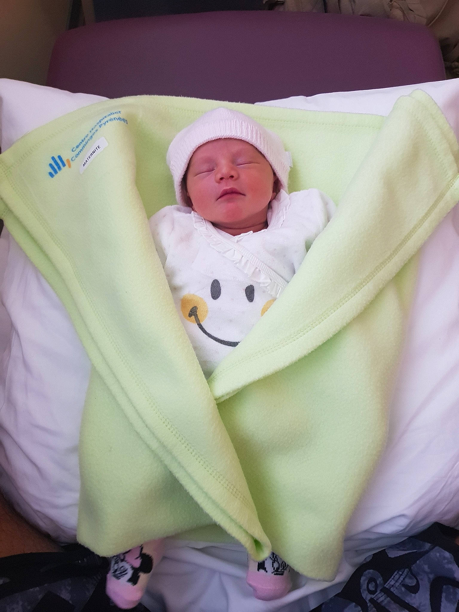 Lovaïna participe au concours pour gagner de l'argent avec cette photo : baby, baby_products, baby_sleeping, bedding, blanket, child, comfort, furniture, linens, person, pillow, product, sleep, smile, textile, toddler