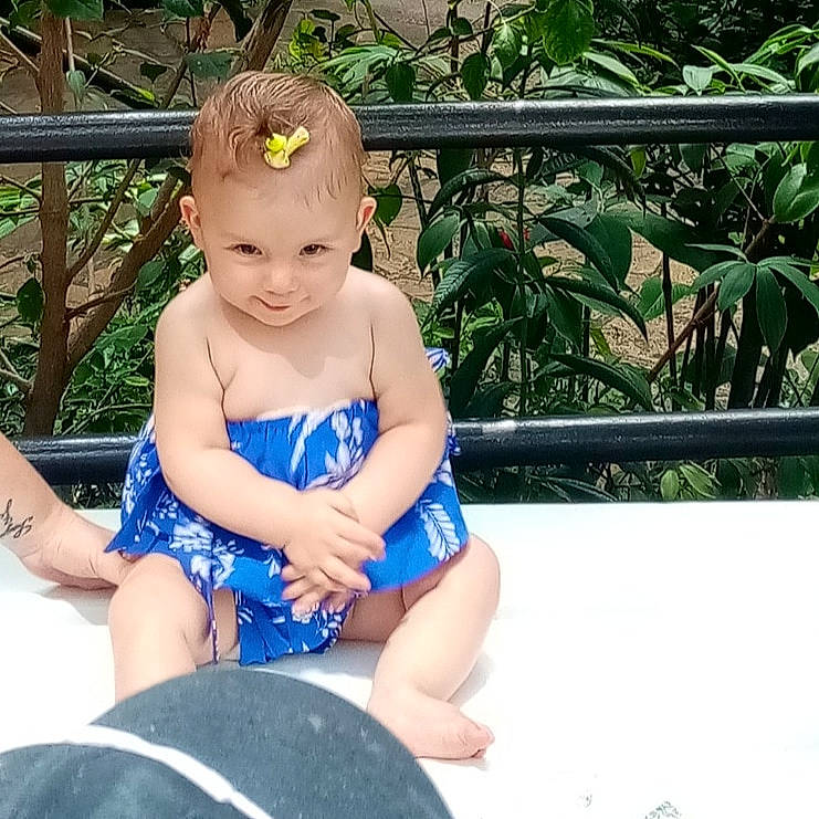 Anastasia participe au concours pour gagner de l'argent avec cette photo : baby, child, fun, joy, leg, leisure, person, plant, play, recreation, sitting, summer, toddler, tree, vacation, world