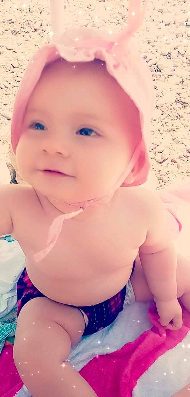 Anastasia a rejoint le concours — aidez-le/la à gagner de superbes lots ! baby, beauty, brown_hair, cheek, child, child_model, eye, face, forehead, happy, head, headwear, lip, mouth, neck, nose, person, pink, play, skin