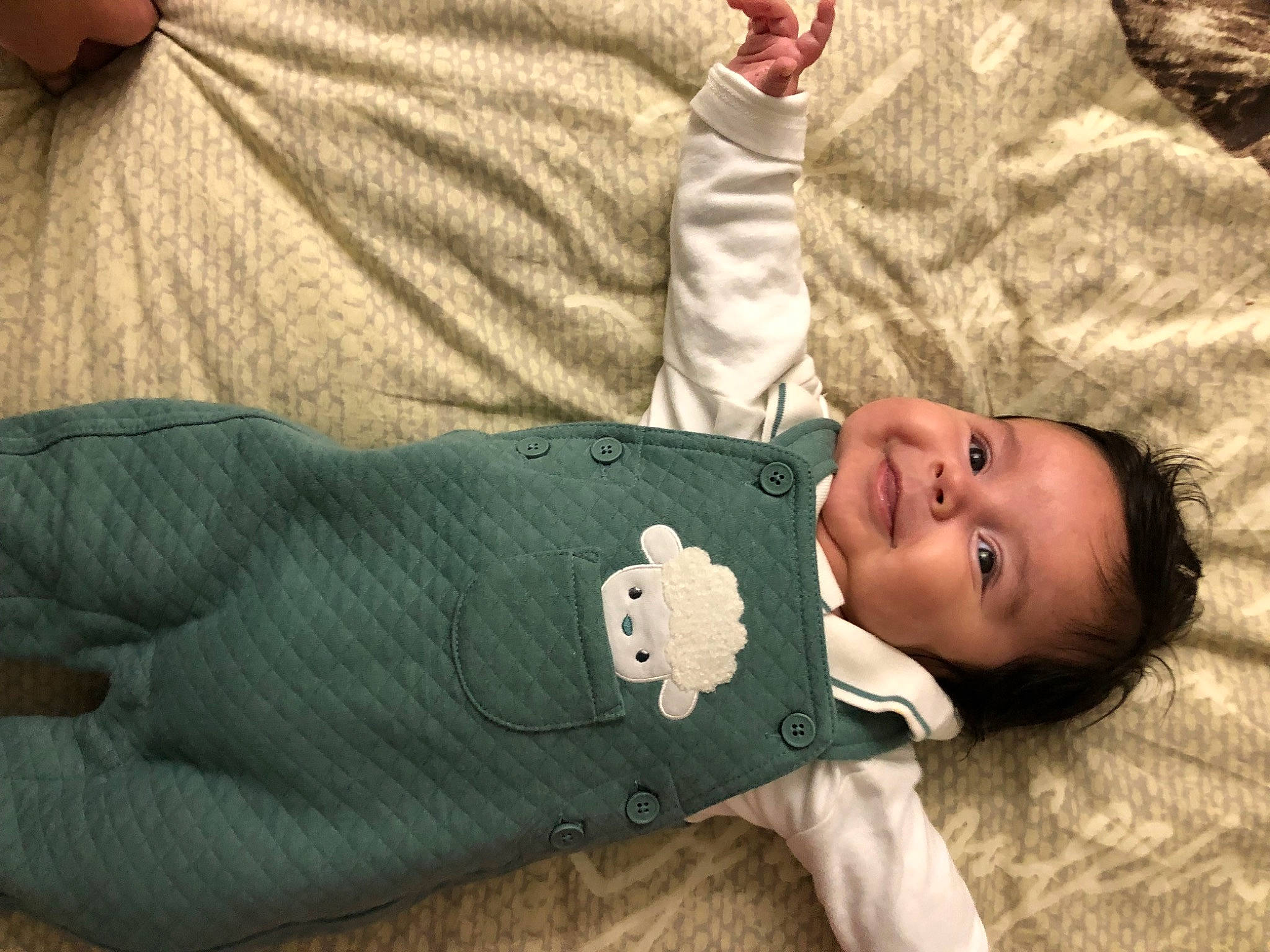 Bjorn participe au concours pour gagner de l'argent avec cette photo : baby, baby_products, baby_toddler_clothing, child, comfort, elbow, eye, gesture, happy, head, knee, linens, pattern, person, skin, sleeve, smile, sock, toddler, tree