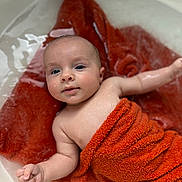 Mylan participe au concours pour gagner de l'argent avec cette photo : arm, baby, bath, bathtub, child, cute, eyes, face, hand, indoors, infant, newborn, orange, portrait, relax, skin, smile, towel, water, wet