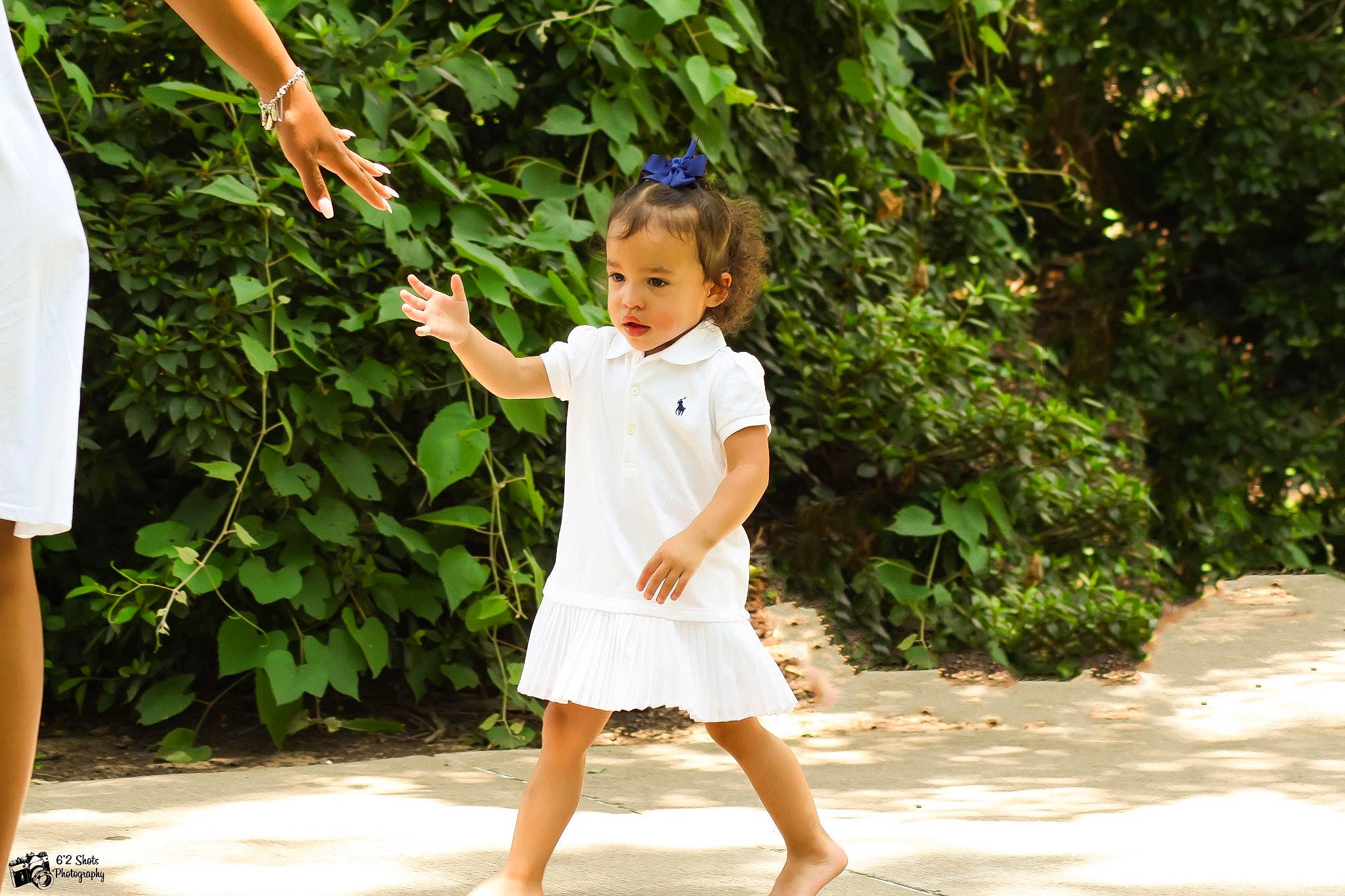 Leia is registered to the contest to win money with this photo: child, fun, games, happy, leisure, person, photograph, photography, plant, play, recreation, summer, sunlight, toddler, tree, vacation, walking
