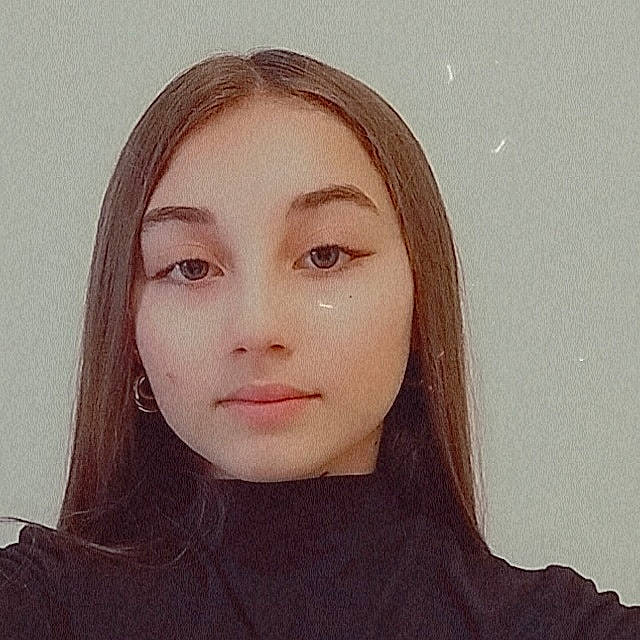 Eliana a rejoint le concours — aidez-le/la à gagner de superbes lots ! black_hair, cheek, eye_liner, eyebrow, eyelash, flash_photography, forehead, iris, jaw, layered_hair, lip, makeover, mouth, neck, no_expression, nose, person, selfie, skin, step_cutting