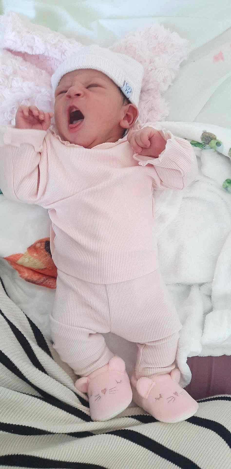 Kurtiseva participe au concours pour gagner de l'argent avec cette photo : baby, baby_products, baby_sleeping, baby_toddler_clothing, cheek, child, comfort, fashion_accessory, happy, linens, lip, pattern, person, pink, skin, sleeve, sock, textile, thigh, toddler