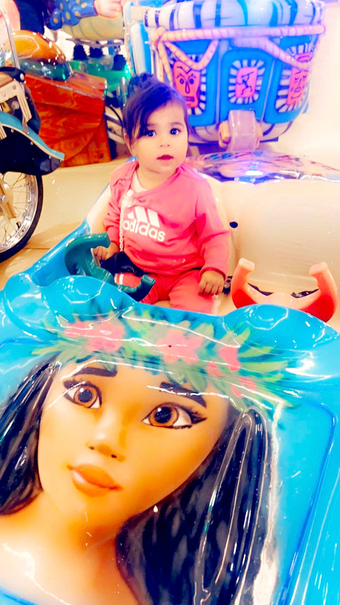 Muskaan a rejoint le concours — aidez-le/la à gagner de superbes lots ! aqua, beauty, black_hair, blue, child, electric_blue, eye, eyelash, fun, happy, head, leisure, magenta, organ, person, pink, skin, snapshot, tire, wheel