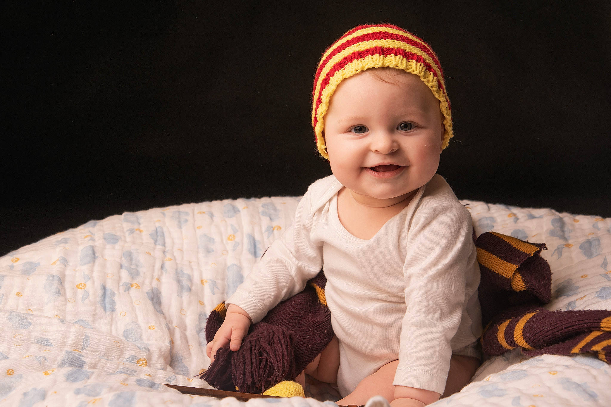 Lunastasia a rejoint le concours — aidez-le/la à gagner de superbes lots ! baby, baby_toddler_clothing, cap, cheek, child, chin, comfort, dress, eye, face, flash_photography, fun, happy, headwear, human_body, iris, joy, mouth, person, skin