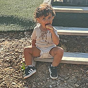 Ayaan participe au concours pour gagner de l'argent avec cette photo : black_shoes, casual, child, curly_hair, cute, dirt, food, happy, ice_cream, messy, outdoor, playful, snack, sneakers, steps, summer, sunlight, toddler, white_shirt, wood