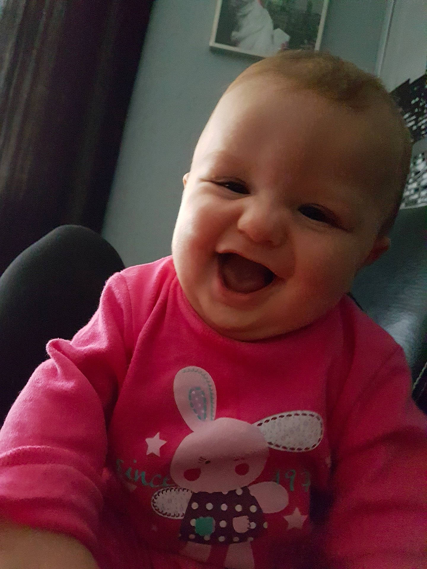 Beverly a rejoint le concours — aidez-le/la à gagner de superbes lots ! child, emotion, eye, face, facial_expression, human_positions, infant, laughter, nose, organ, person, portrait, skin, smile, toddler