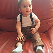 Viktor participe au concours pour gagner de l'argent avec cette photo :