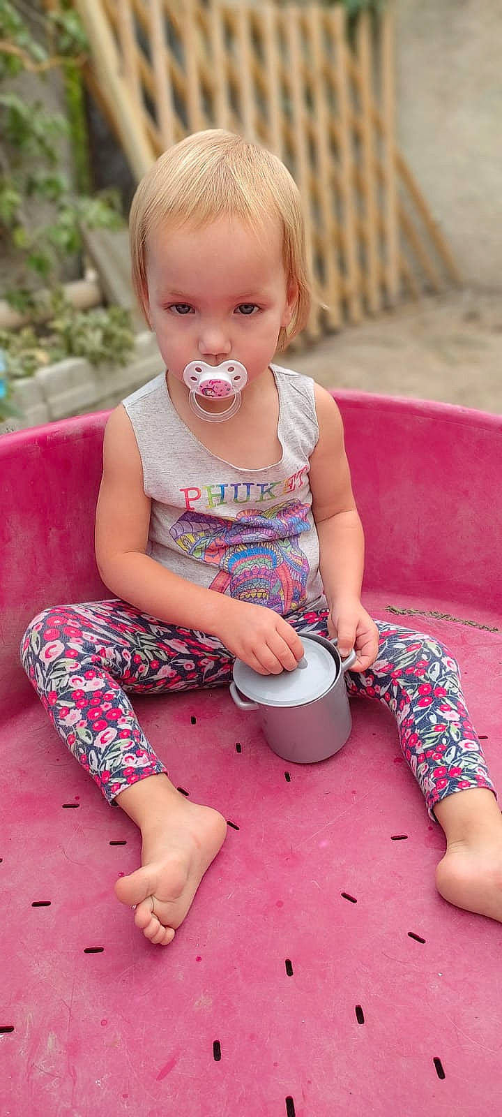 Kyara participe au concours pour gagner de l'argent avec cette photo : baby, baby_toddler_clothing, beauty, cheek, child, facial_expression, fun, hairstyle, happy, human, leg, leisure, person, photograph, pink, plant, skin, summer, t_shirt, thigh