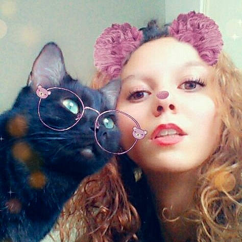 Neko participe au concours pour gagner de l'argent avec cette photo : chin, ear, eyebrow, eyelash, eyewear, facial_expression, fashion, happy, human, iris, lip, mammal, neck, nose, organ, petal, plant, skin, vertebrate, vision_care