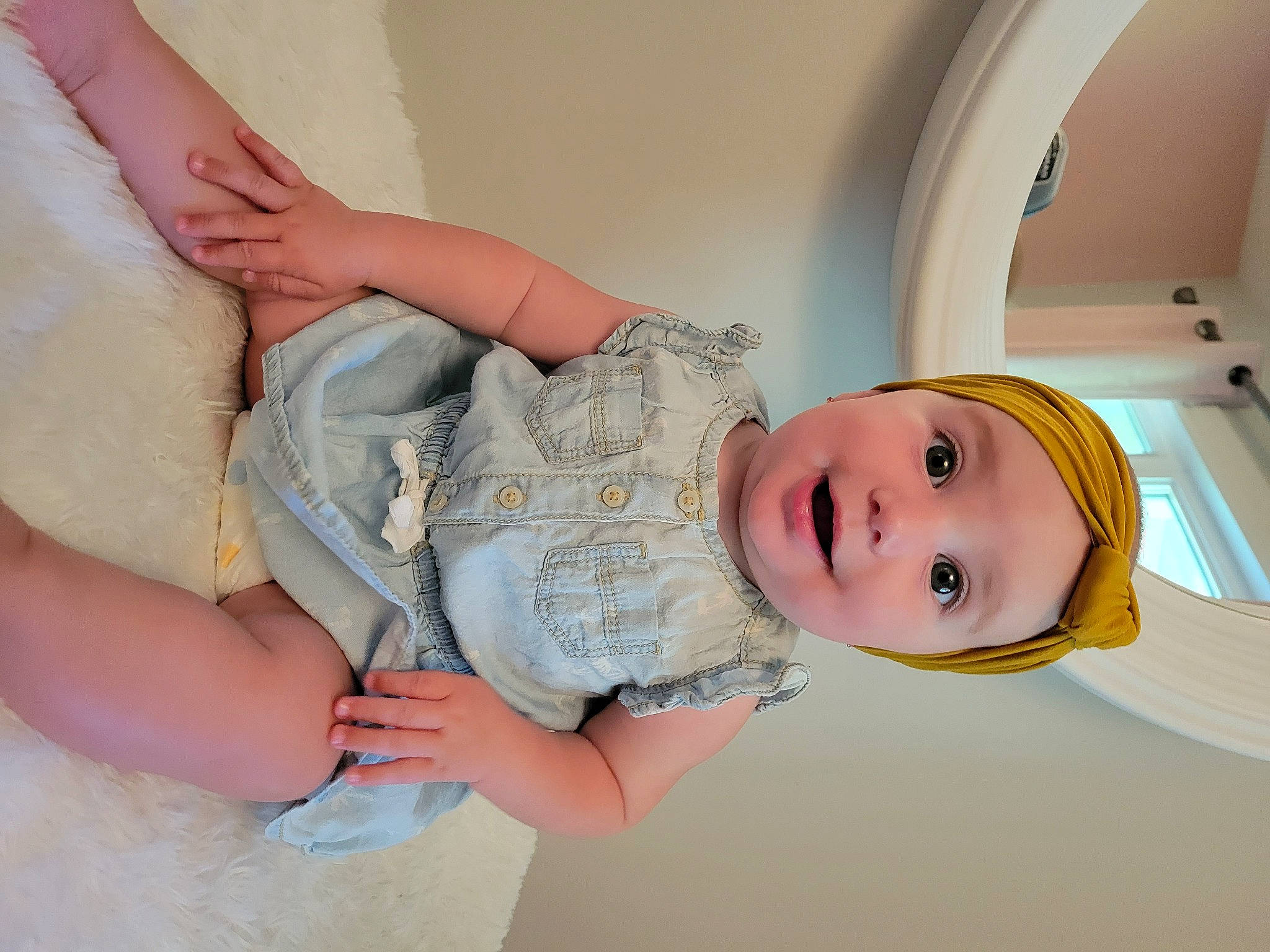 Lexie participe au concours pour gagner de l'argent avec cette photo : abdomen, baby, baby_toddler_clothing, child, comfort, elbow, eyelash, fashion_accessory, finger, fun, gesture, hand, happy, human_leg, person, skin, smile, stomach, thigh, toddler