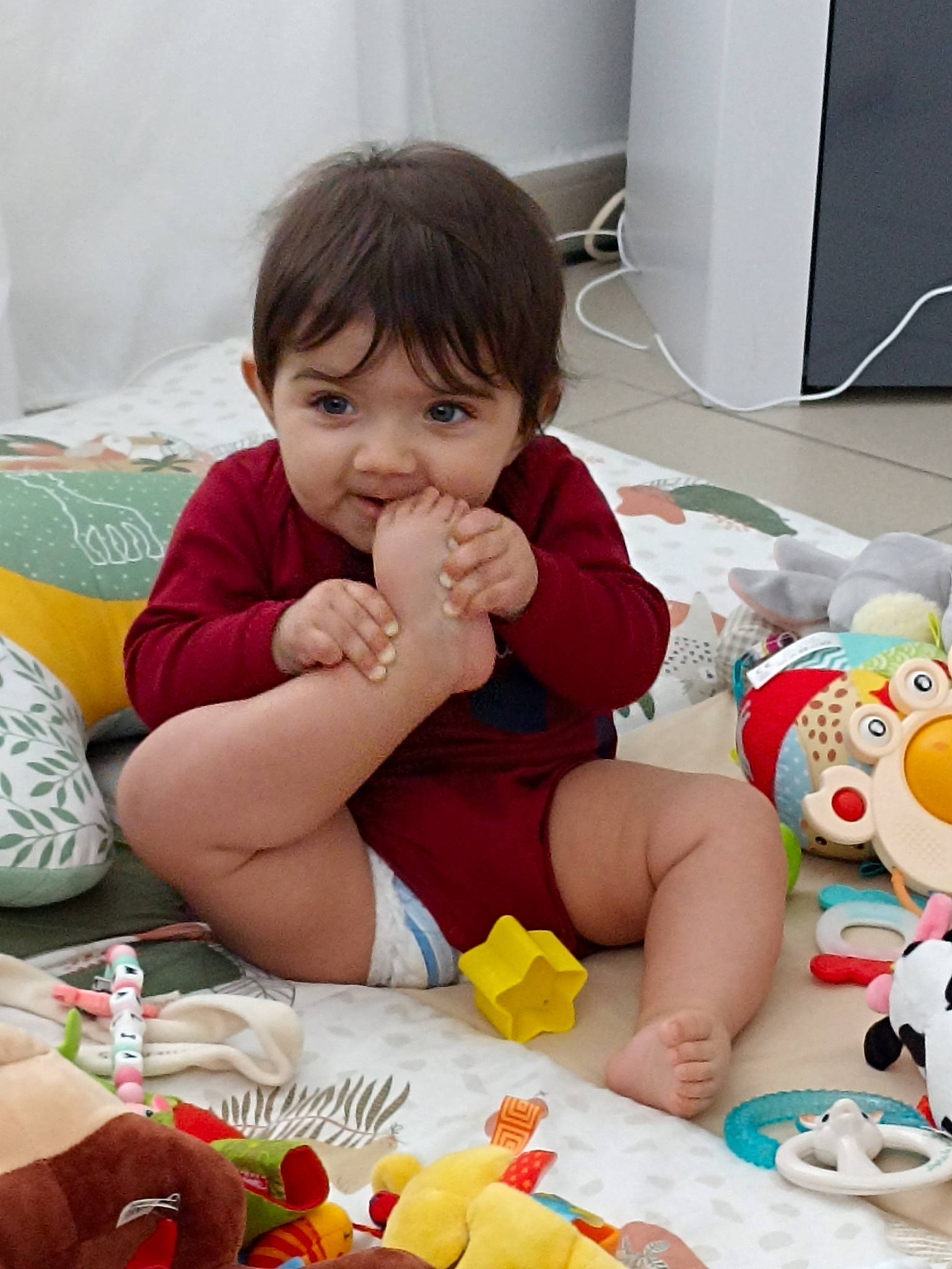 Malia a rejoint le concours — aidez-le/la à gagner de superbes lots ! baby, child, event, face, fun, hand, happy, people, person, photograph, play, red, room, sharing, sitting, skin, snapshot, sweetness, toddler, toy