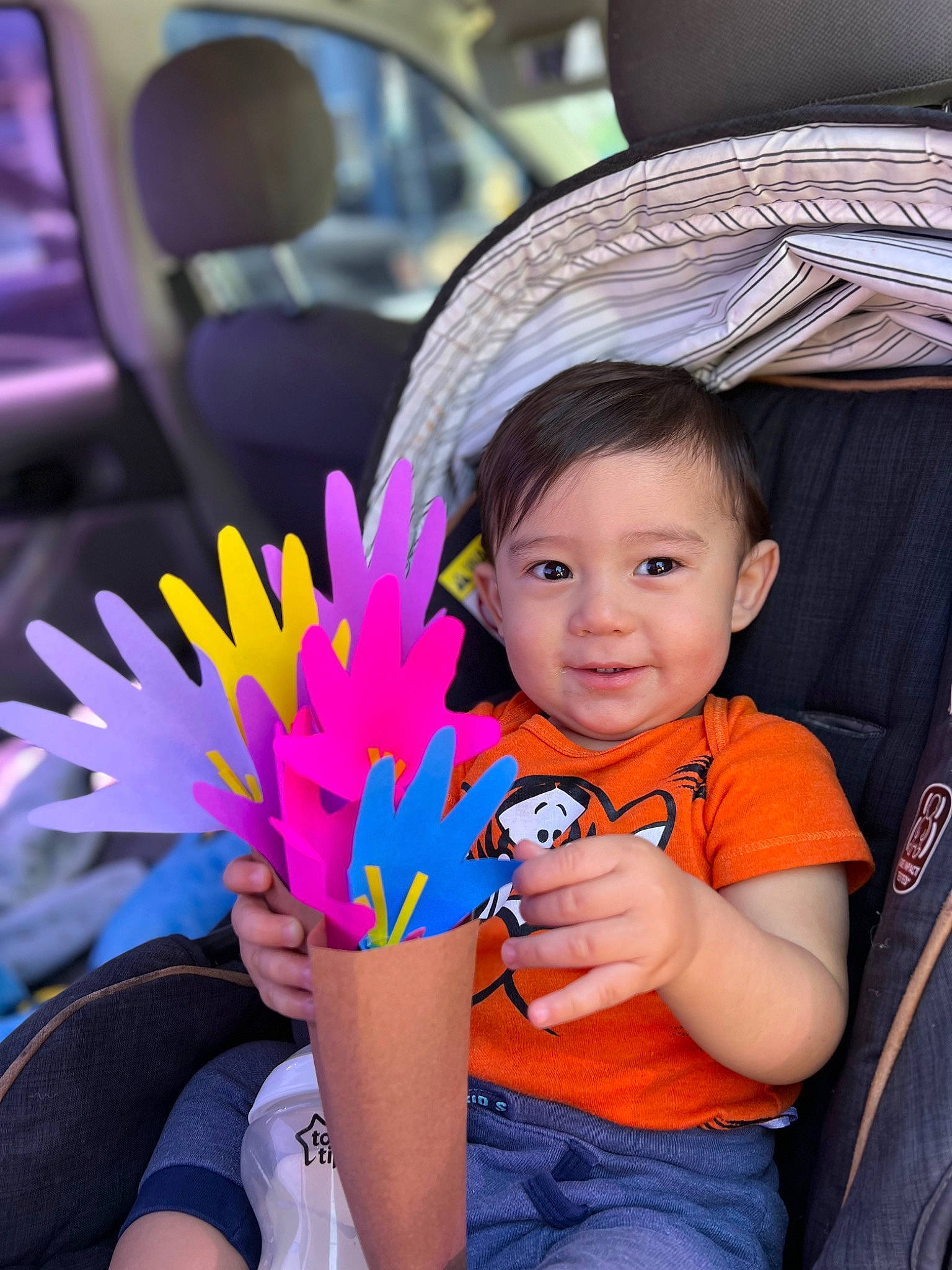 Dario is registered to the contest to win money with this photo: auto_part, automotive_exterior, automotive_wheel_system, beauty, car, child, cool, electric_blue, event, facial_expression, finger, fun, hairstyle, hand, happy, joy, person, photograph, smile, snapshot