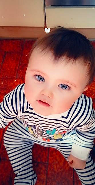 Ethan participe au concours pour gagner de l'argent avec cette photo : baby, baby_toddler_clothing, cheek, chin, clothing, cool, eyebrow, eyelash, face, forehead, happy, head, iris, lip, mouth, neck, nose, person, skin, sleeve