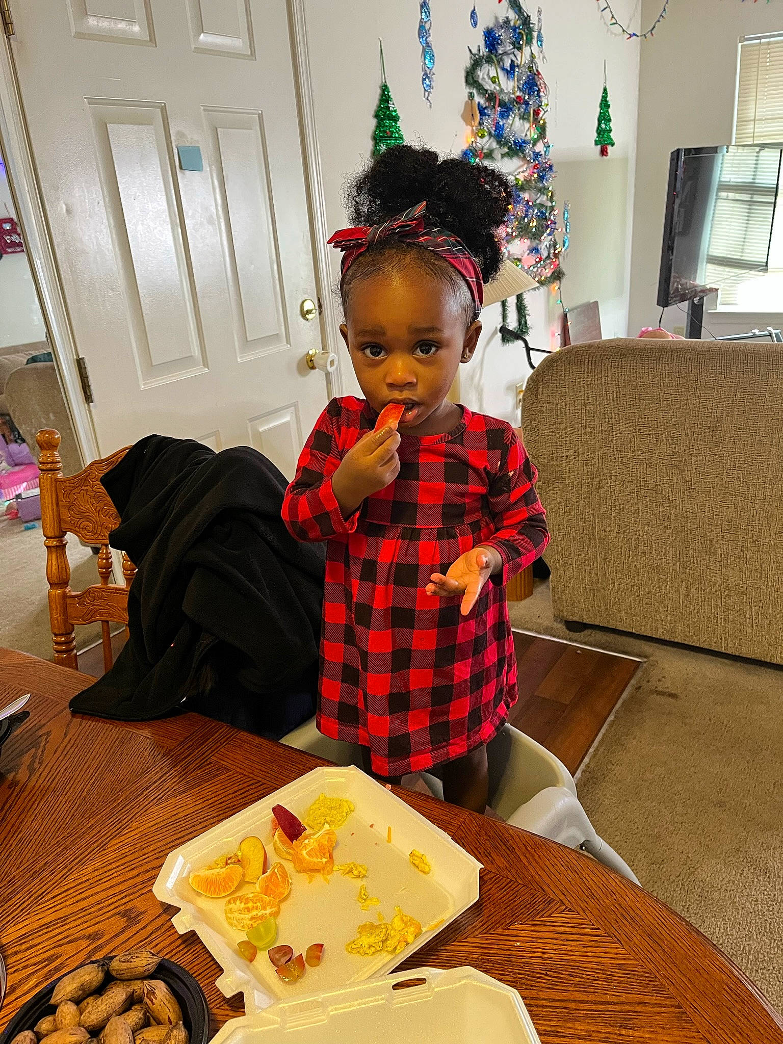 Jaliyah is registered to the contest to win money with this photo: baking, chair, child, comfort_food, cooking, cuisine, door, event, food, holiday, junk_food, pattern, person, plaid, plate, room, sharing, table, tableware, tartan