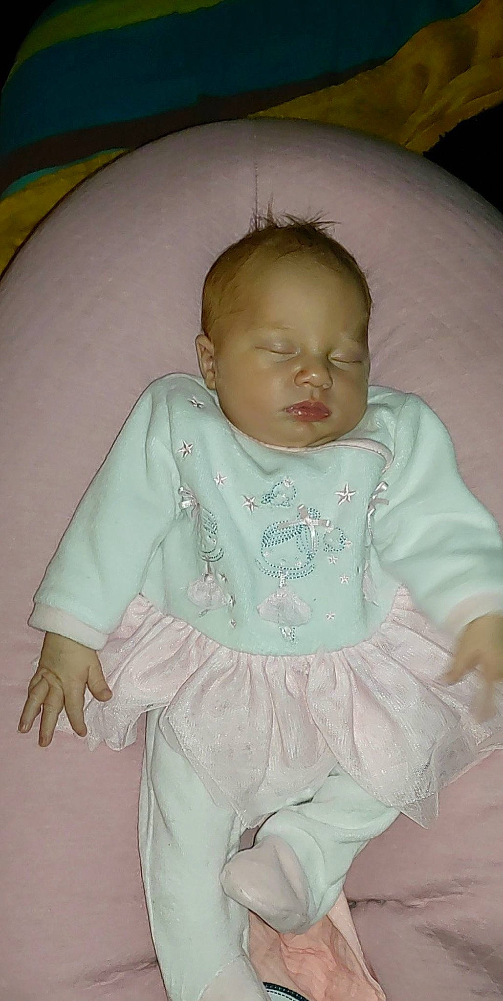 Yväna a rejoint le concours — aidez-le/la à gagner de superbes lots ! baby, baby_products, baby_toddler_clothing, cheek, chest, child, chin, comfort, eye, hair, head, human_body, iris, linens, mouth, nose, person, pink, skin, sleeve