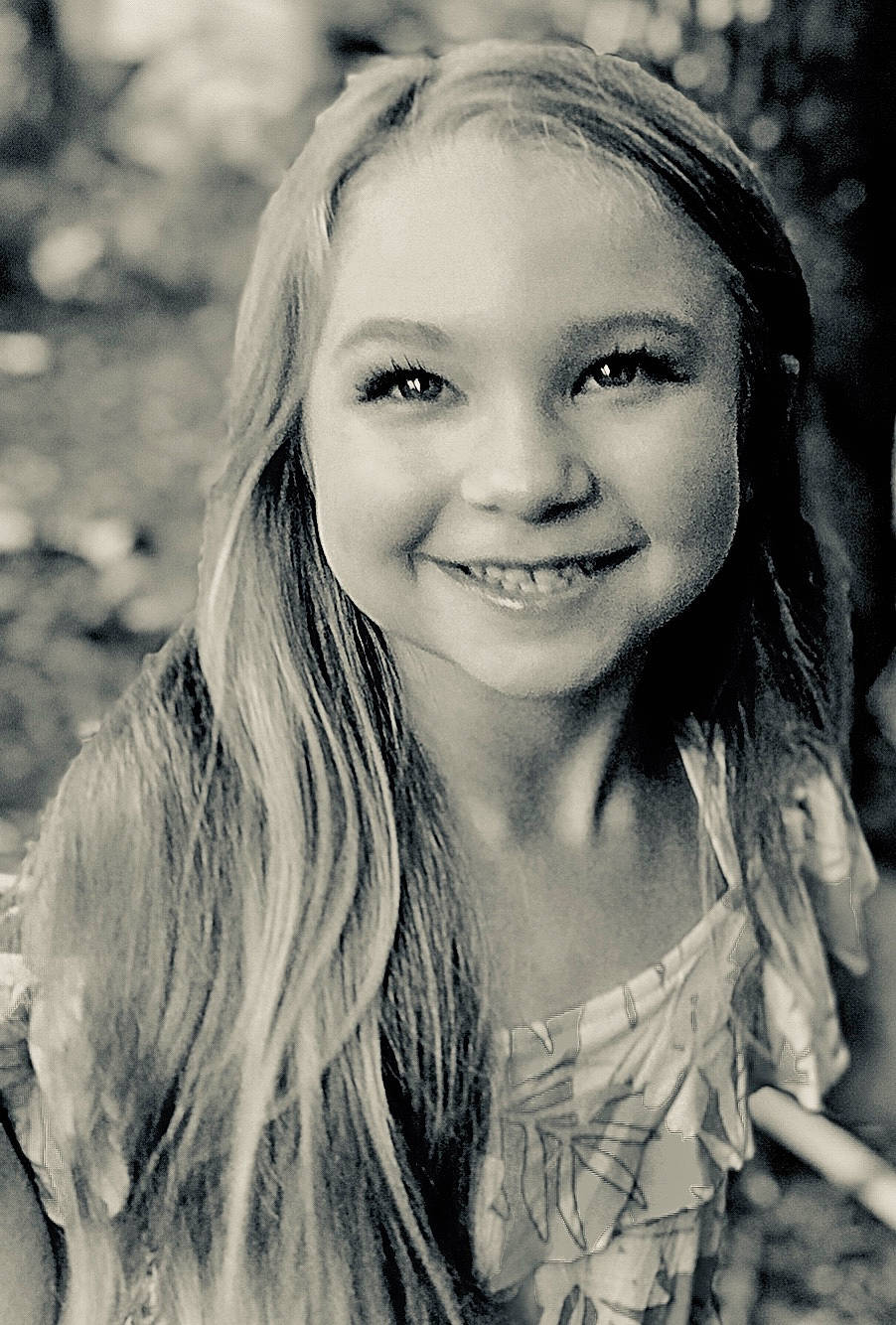 Daphne is registered to the contest to win money with this photo: beauty, black_and_white, blond, eye, eyebrow, face, facial_expression, hair, hairstyle, head, iris, joy, lip, long_hair, monochrome, person, photo_shoot, photograph, photography, portrait