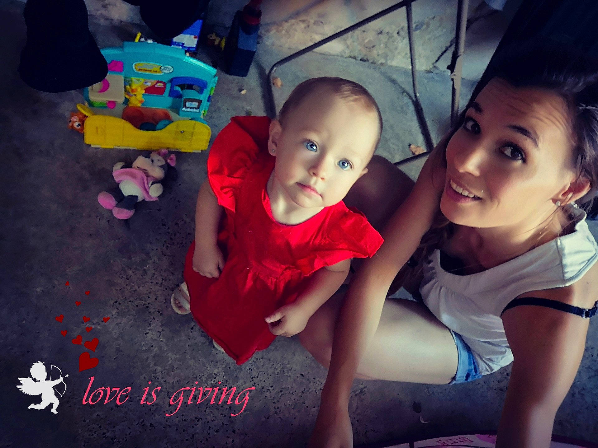 Oriana participe au concours pour gagner de l'argent avec cette photo : child, day, emotion, fun, girl, happiness, infant, joy, person, photography, play, product, red, skin, smile, snapshot, toddler