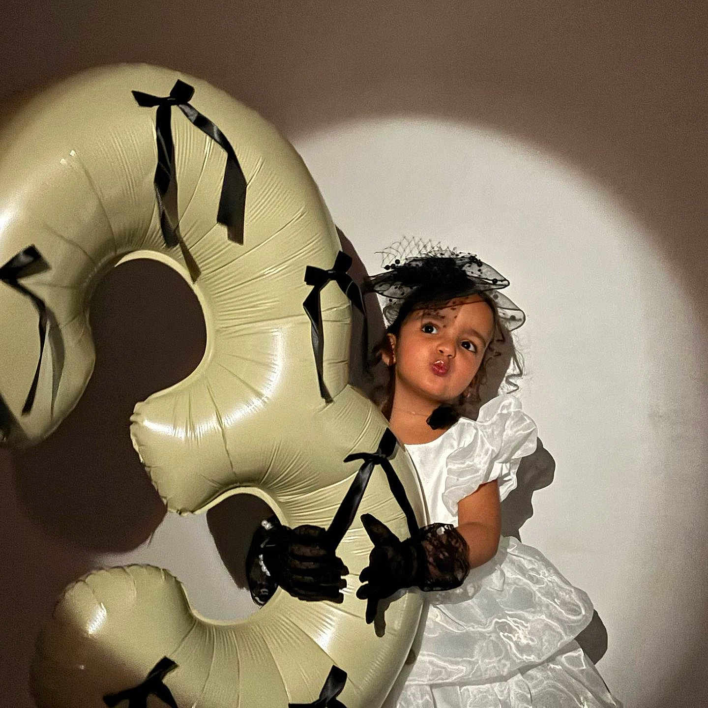 Milena a rejoint le concours — aidez-le/la à gagner de superbes lots ! child, girl, balloon, number_three, white_dress, black_gloves, portrait, spotlight, party, celebration, indoor, face, costume, decor, event, cute, fashion, pose, young, expression