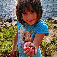 Dahlia is registered to the contest to win money with this photo: