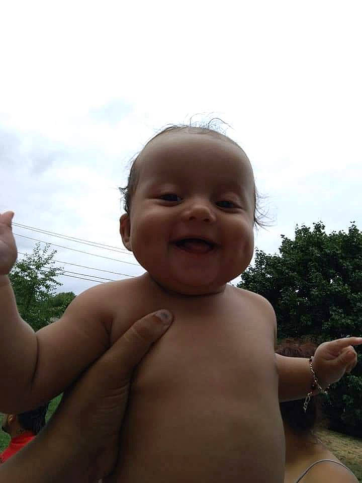 Luis is registered to the contest to win money with this photo: baby, barechested, child, face, facial_expression, finger, fun, hand, happy, head, lip, muscle, neck, person, skin, smile, summer, thumb, toddler, vacation