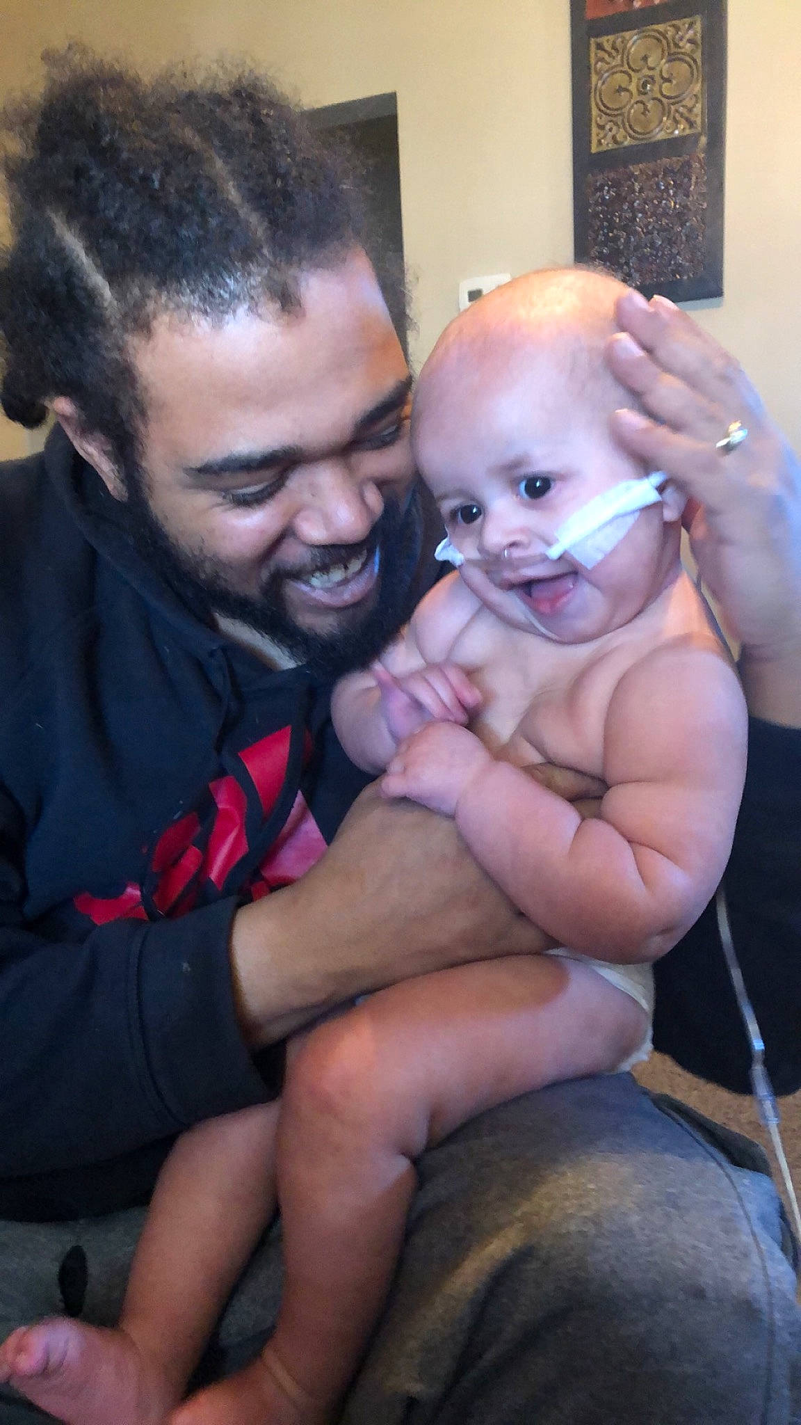 Ares is registered to the contest to win money with this photo: arm, baby, cheek, comfort, eye, eyebrow, finger, gesture, hair, hand, happy, human_body, interaction, iris, joint, mouth, muscle, person, shoulder, skin