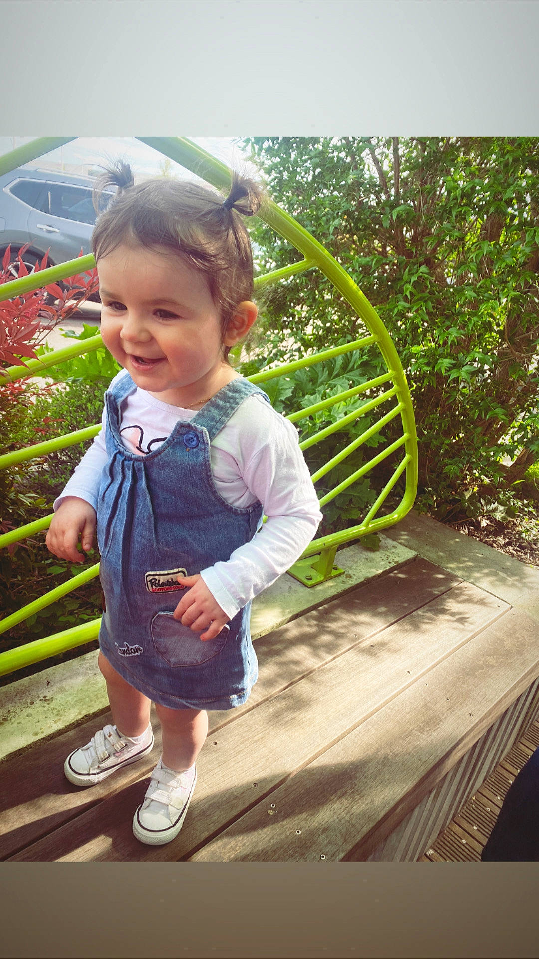 Shannon participe au concours pour gagner de l'argent avec cette photo : baby_toddler_clothing, child, fun, garden, grass, happy, joy, leisure, pattern, people_in_nature, person, plant, recreation, sandal, sitting, smile, terrestrial_plant, toddler, tourism, travel