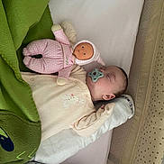 Constance participe au concours pour gagner de l'argent avec cette photo : baby, bed, blanket, child, comfort, crib, cute, doll, face, head, indoors, infant, pacifier, pajamas, peaceful, resting, sleeping, sleepwear, soft_toys, toy